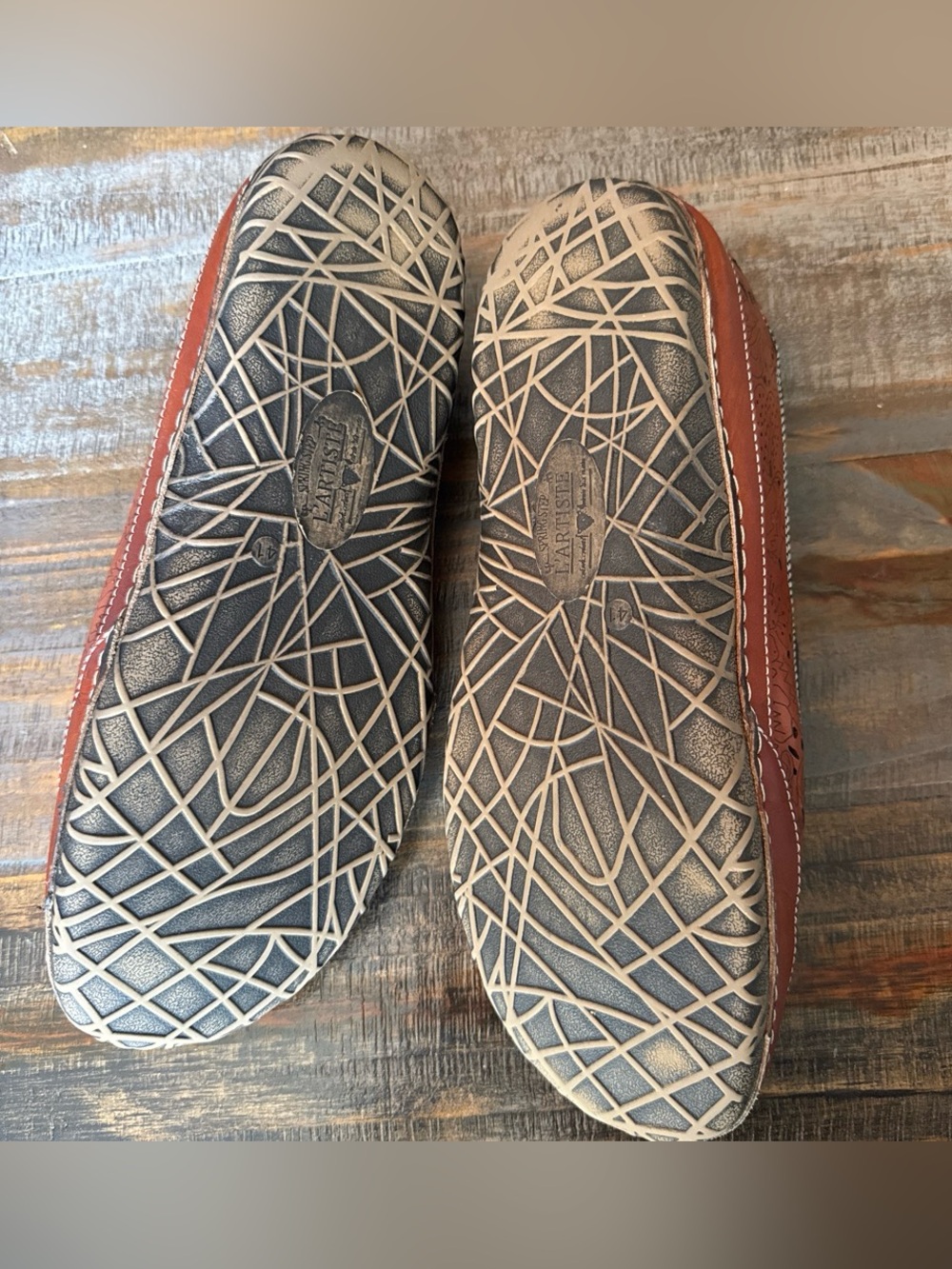 Women’s Brown Leather Slip-On Shoes with Floral Perforation - Picture 5 of 7